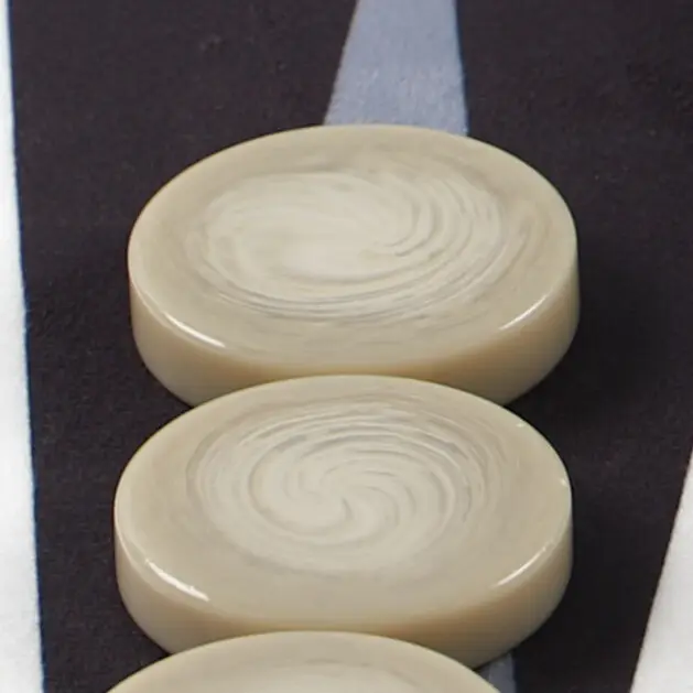 Cream Swirl Checkers 23"